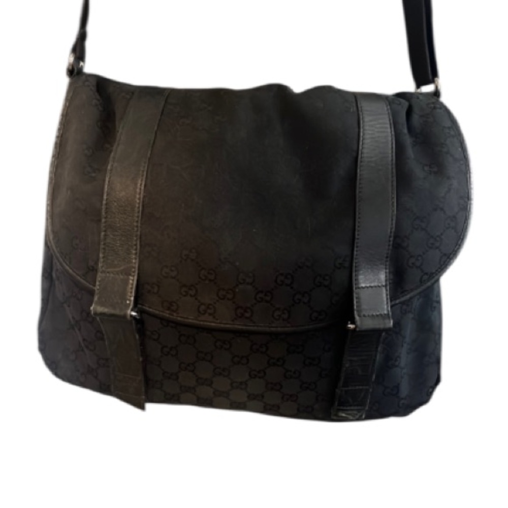 Authentic Gucci luxury designer GG signature canvas & leather messenger bag - Picture 4 of 15